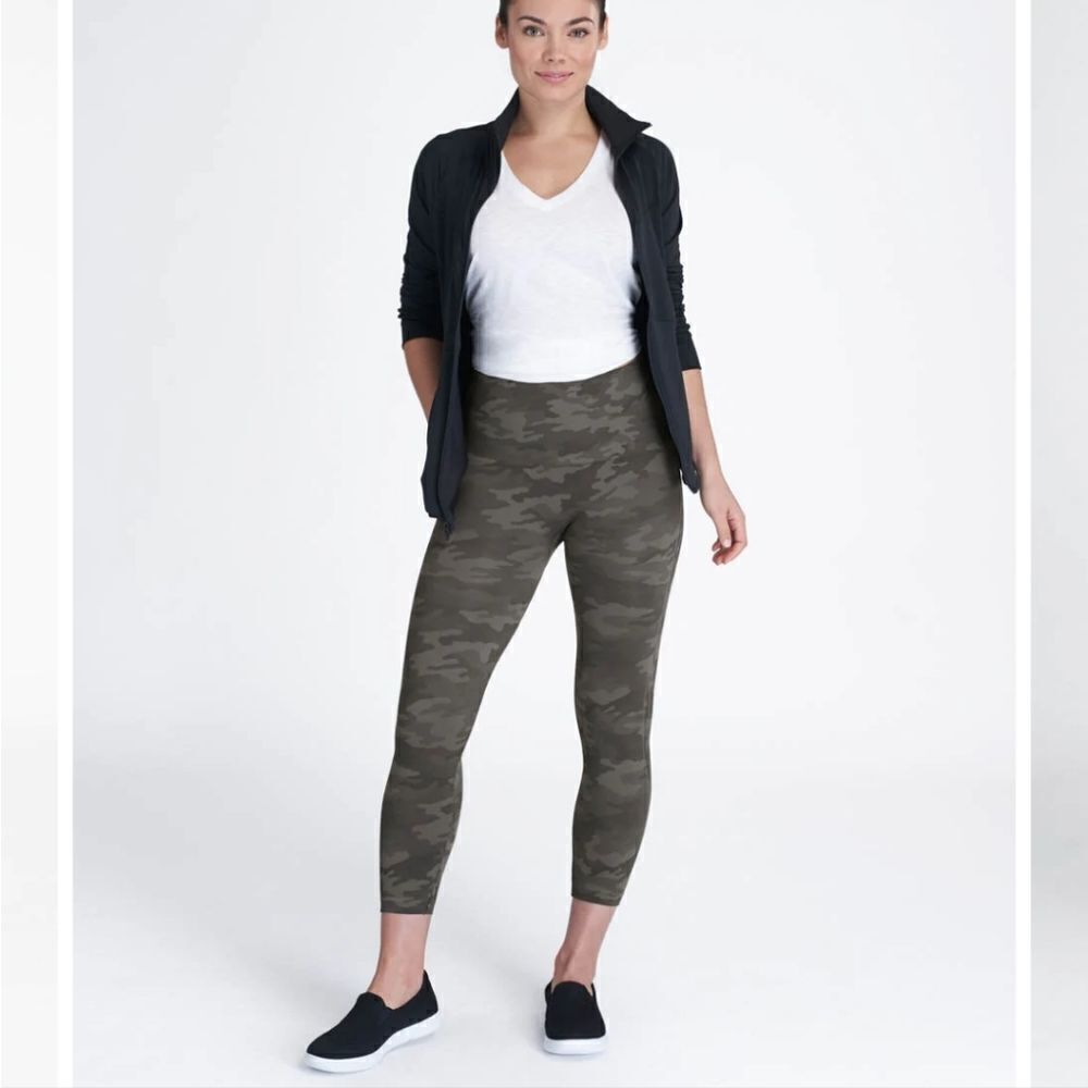 Spanx Look‎ At Me Now Seamless Cropped Camo Leggings Size XL